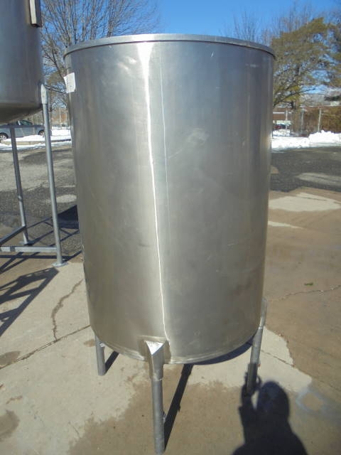 200 Gallon Vertical Tank on Metal Stand